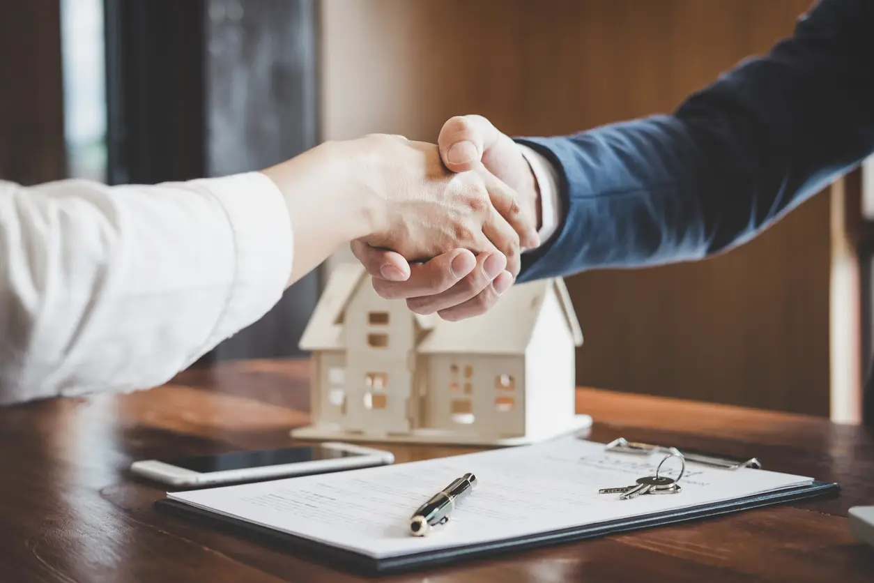 real-estate-agent-and-customers-shaking-hands-together-celebrating-finished-contract-after-about-home-insurance-and-investment-loan-handshake-and-successful-deal successful real home bought and sold